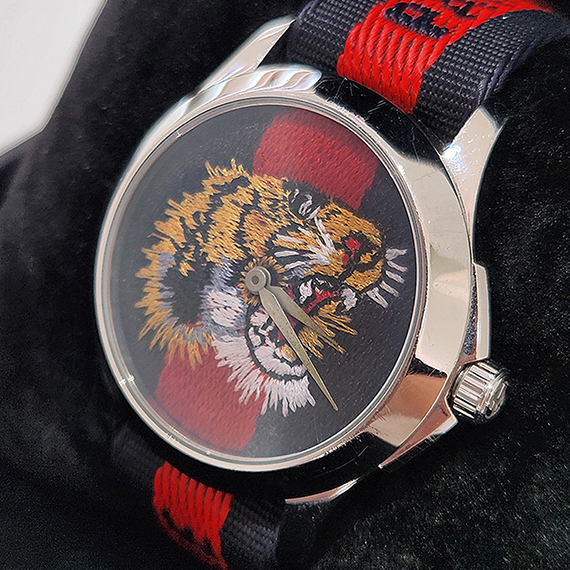구찌 타이거 나토 밴드 38MM 시계 YA126495