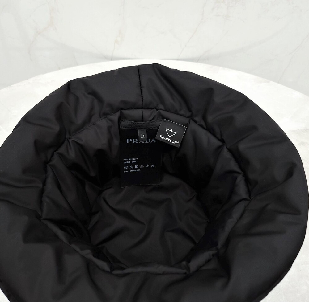 [럭스유] (새상품) 프라다 삼각로고 패딩 버킷햇 M 2HC248