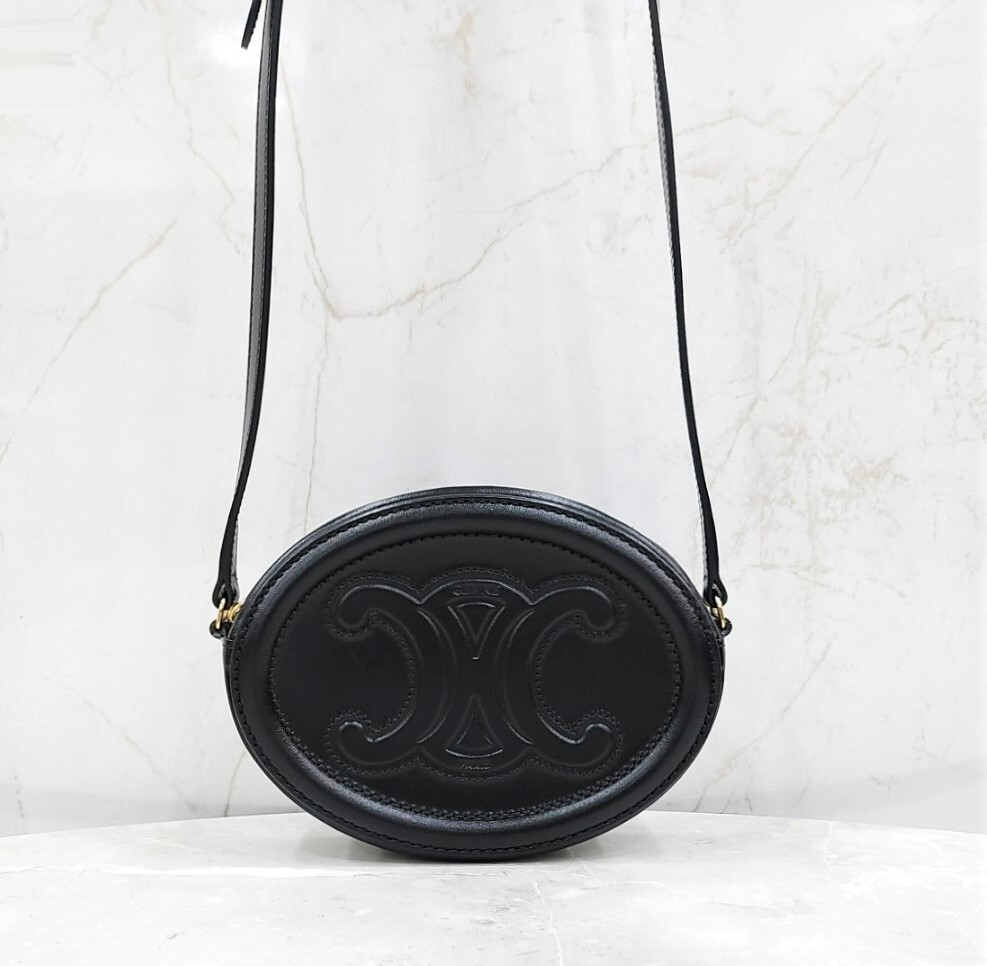 [럭스유] 셀린느 퀴르 트리오페 오벌 펄스 숄더백 10I703DPQ