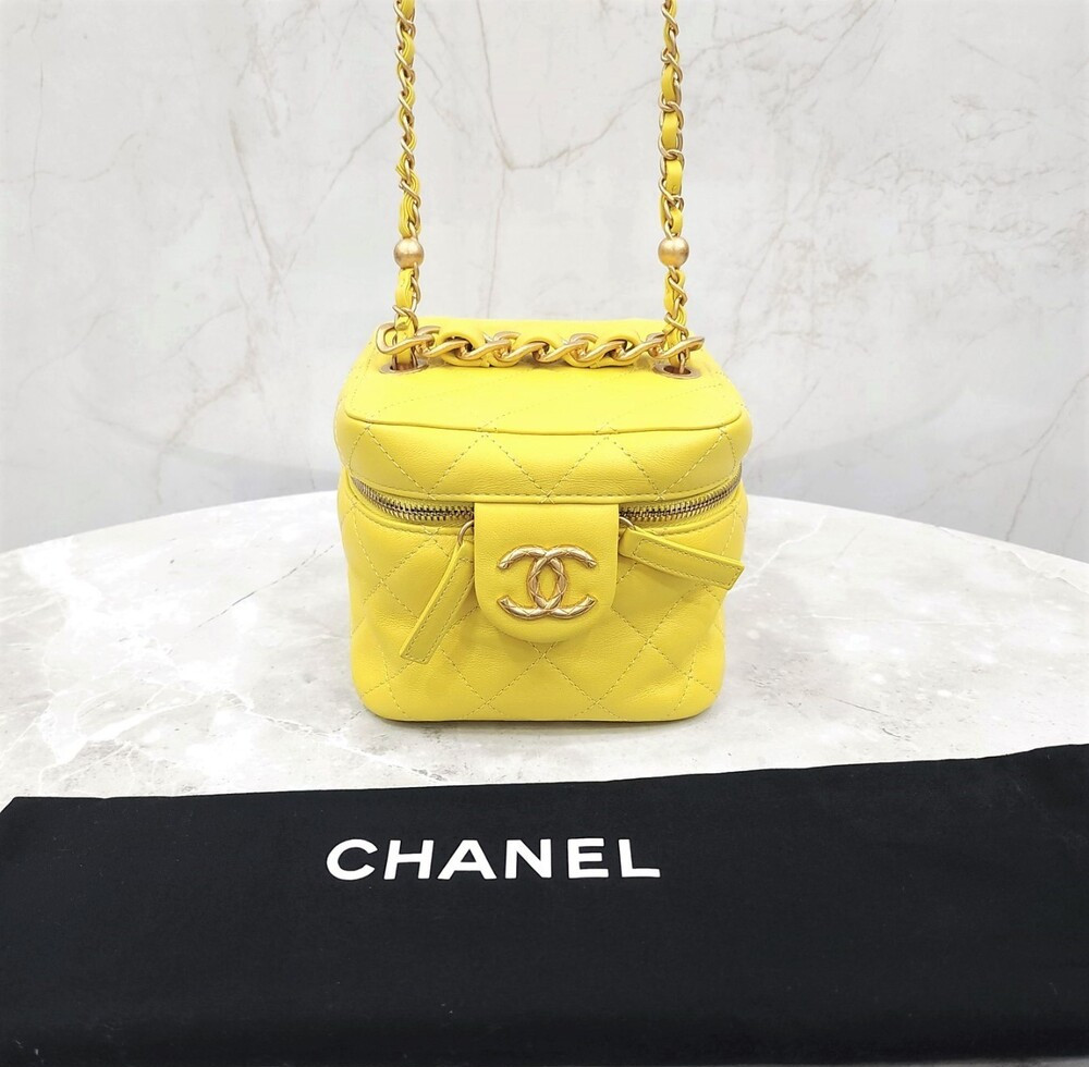 [럭스유] (새상품) 샤넬 한정판 리미티드 레몬 베니티백 신형내장칩