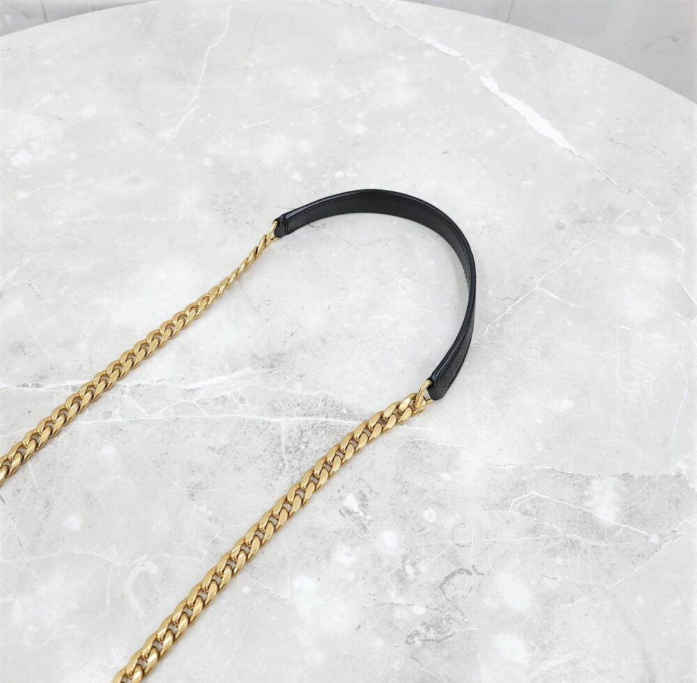 [럭스유] 프라다 삼각로고 사피아노 레더 엔벨로프 체인 숄더백 1BD200