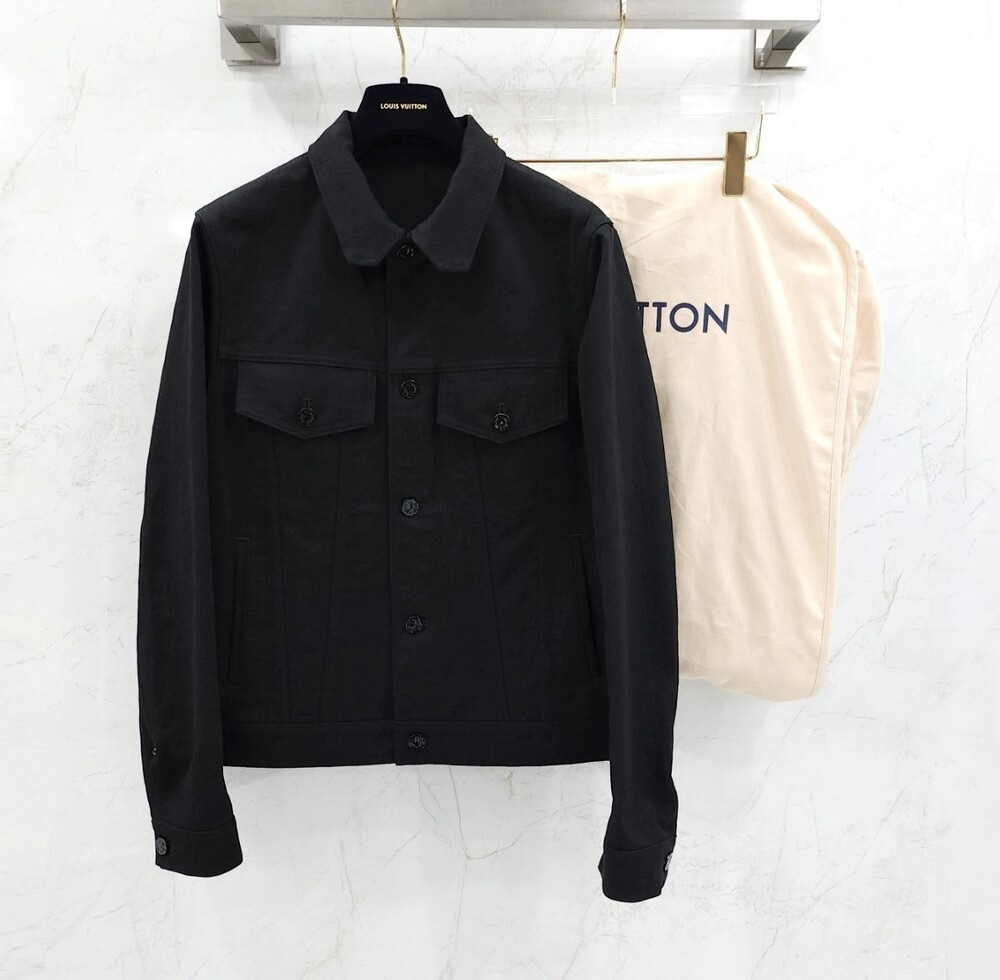 [럭스유] 46 / 루이비통 블랙 모노그램 트러커 데님 자켓