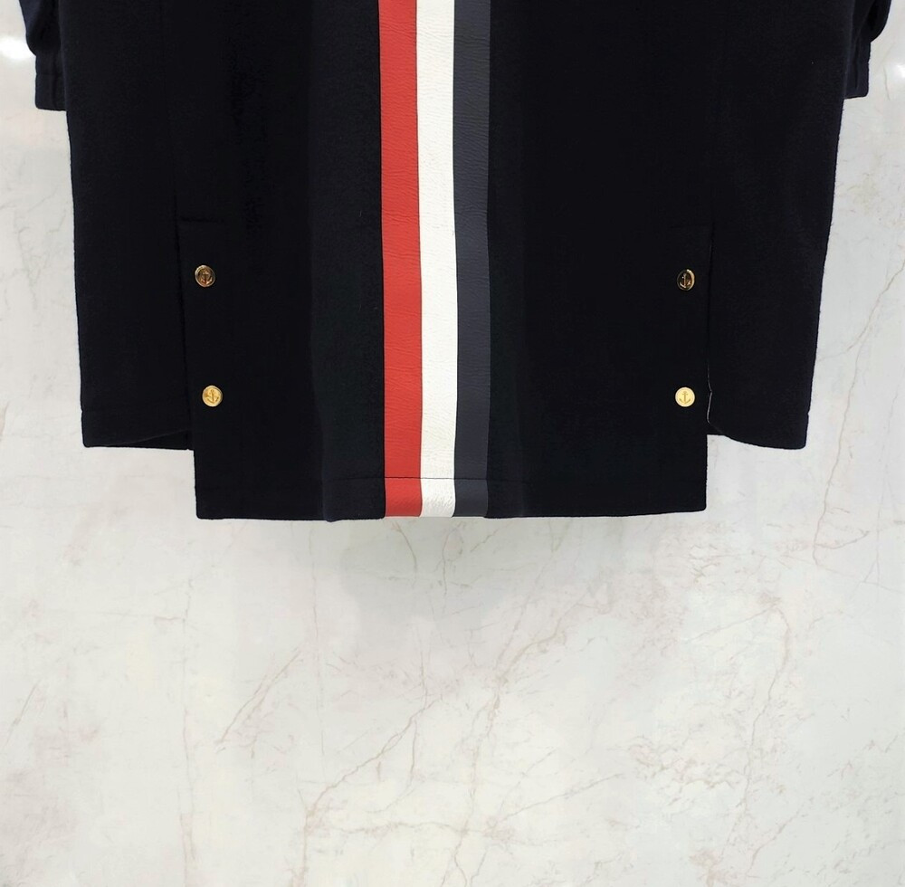 [럭스유] 5 / 톰브라운 시그니처 백로고 삼선 울 후드 코트 MOU522U