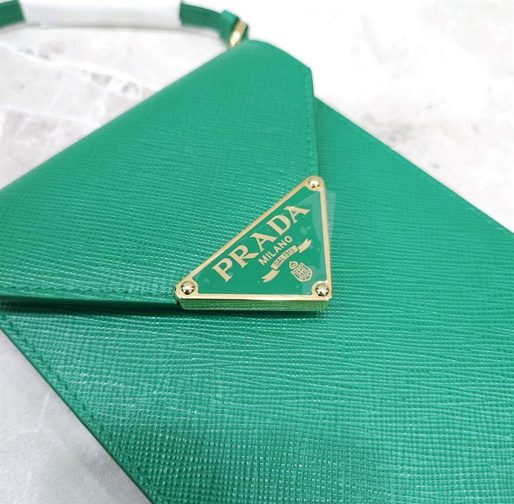 [럭스유] 프라다 그린 폰파우치 레더 미니백