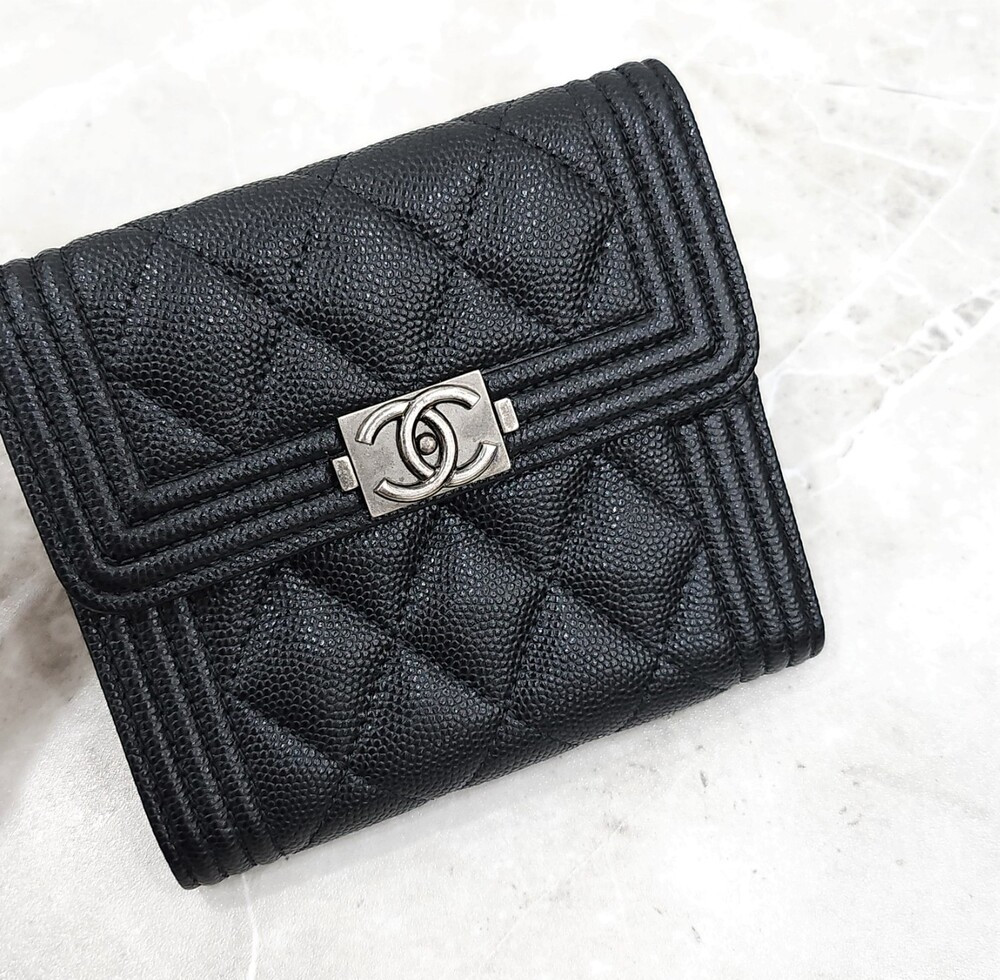 [럭스유] 샤넬 블랙 캐비어 보이 반지갑 은장 내장칩 A80734