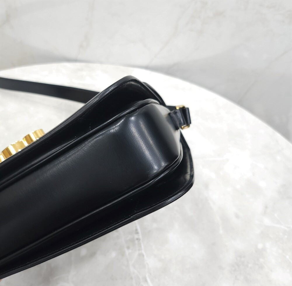 [럭스유] 셀린느 클래식 트리옹프 숄더백 샤이니 카프스킨 187363BF4.38NO