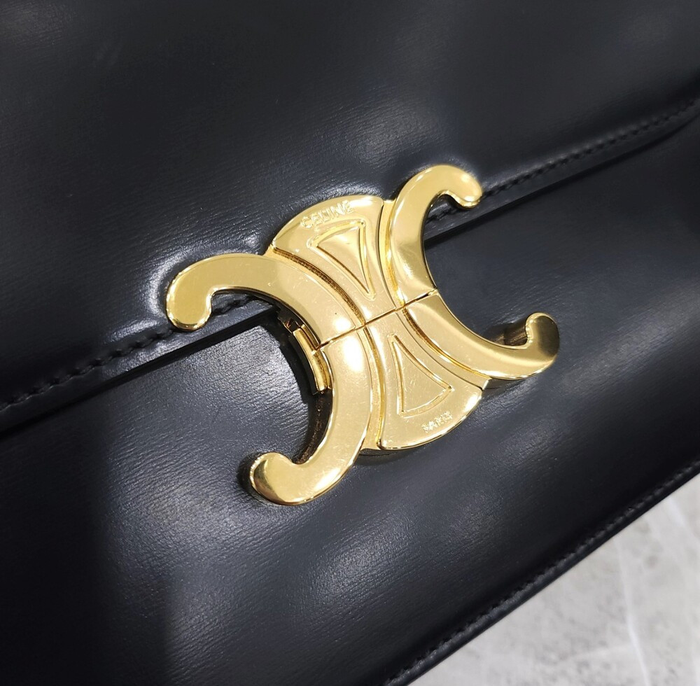 [럭스유] 셀린느 클래식 트리옹프 숄더백 샤이니 카프스킨 187363BF4.38NO