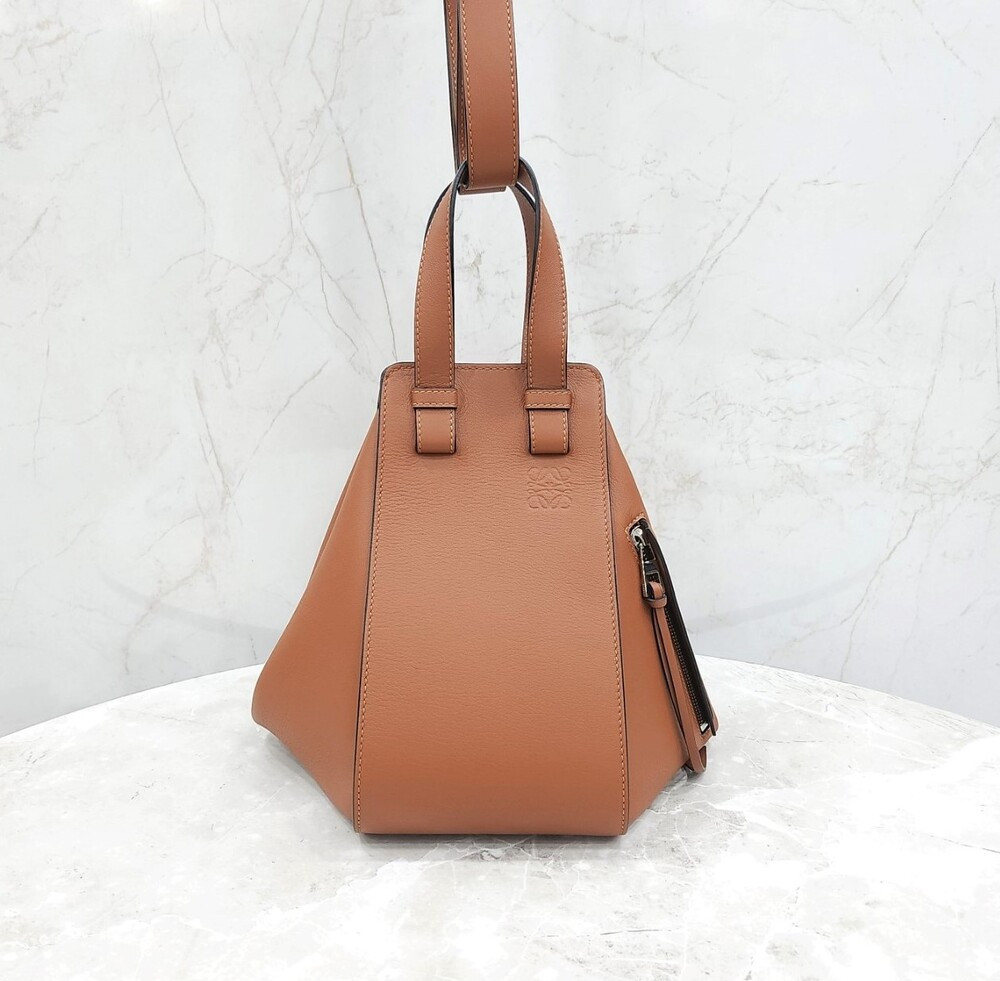 [럭스유] 로에베 스몰 해먹 백 클래식 카프스킨 0010110567