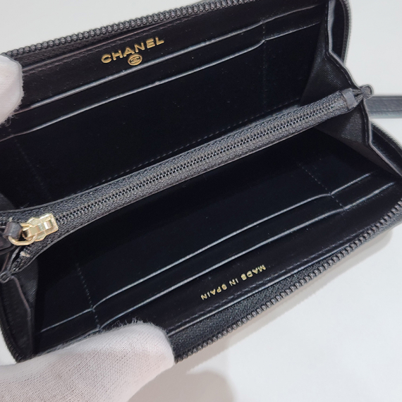 샤넬 보이 캐비어 금장 중지갑 28번대 A80566