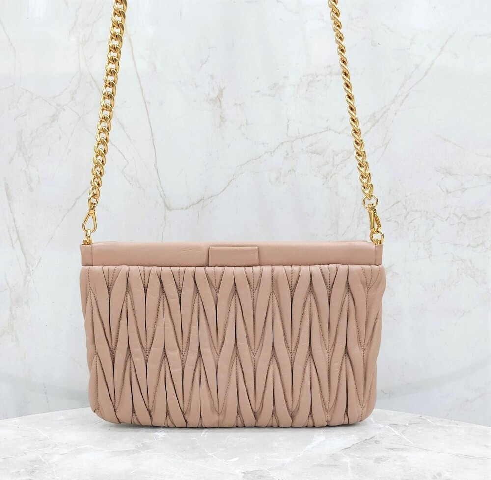 [럭스유] 미우미우 마테라쎄 금장 나파 클러치 체인 크로스백