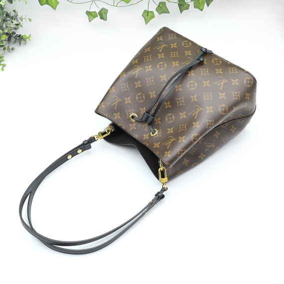 Louis Vuitton(루이비통) M44020 모노그램 캔버스 블랙 네오 노에 버킷 숄더백