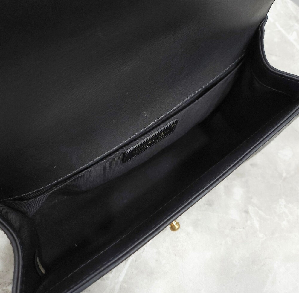 [럭스유] 샤넬 탑핸들 보이백 미디움 금장 체인 숄더백 26번대 A94804