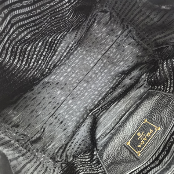 프라다 비텔로 다이노 금장 숄더백 BN2545