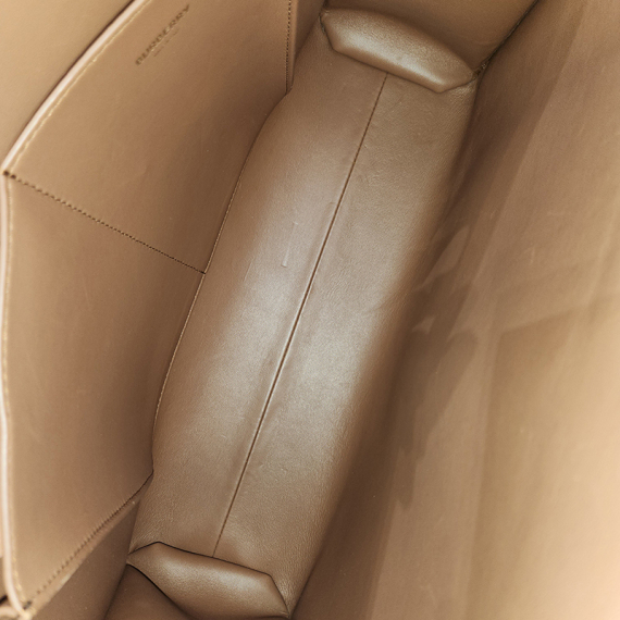 버버리 투톤 포켓 라지 토트백 8031745