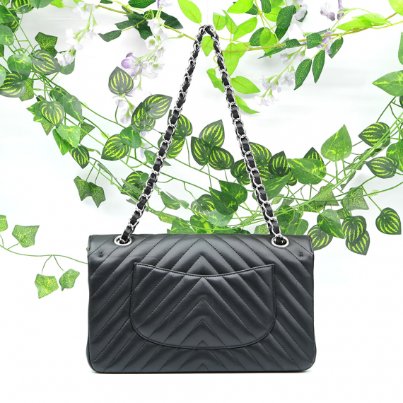 Chanel(샤넬) A01112 블랙 쉐브론 카프스킨 은장 CC로고 클래식 미듐 플랩 숄더백 (30번대)