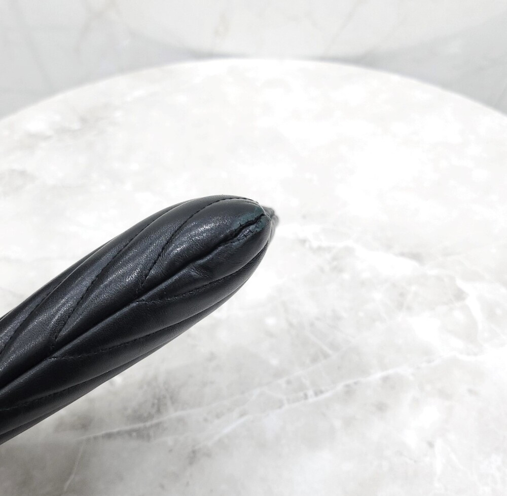 [럭스유] 생로랑 모노그램 퀄팅 마틀라세 스트랩 클러치백 559193