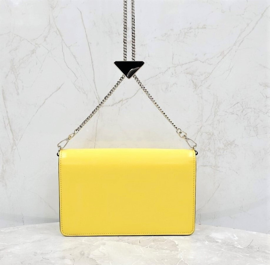 [럭스유] 프라다 옐로우 브러쉬드 레더 숄더백