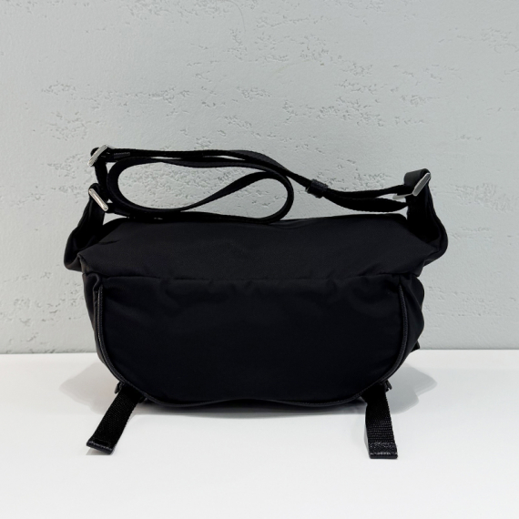 프라다 바이커백 스몰 리나일론 사피아노 크로스백 25년 제품 2VH171