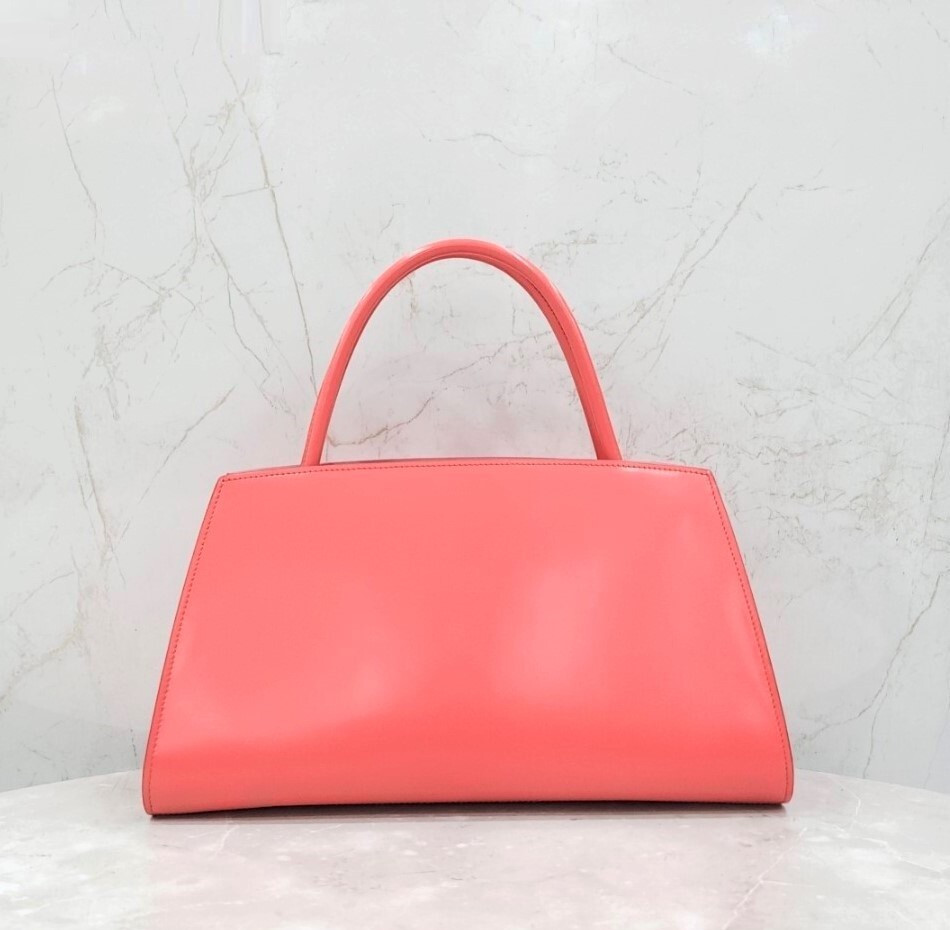 [럭스유] 프라다 핑크 삼각로고 브러쉬 레더 토트백