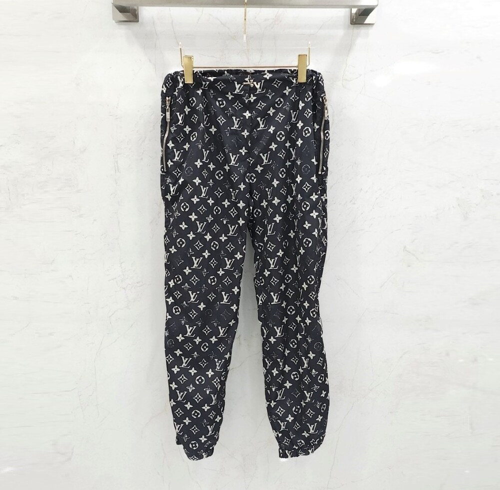 [럭스유] 36 / 루이비통 모노그램 나일론 팬츠 1A5O1L