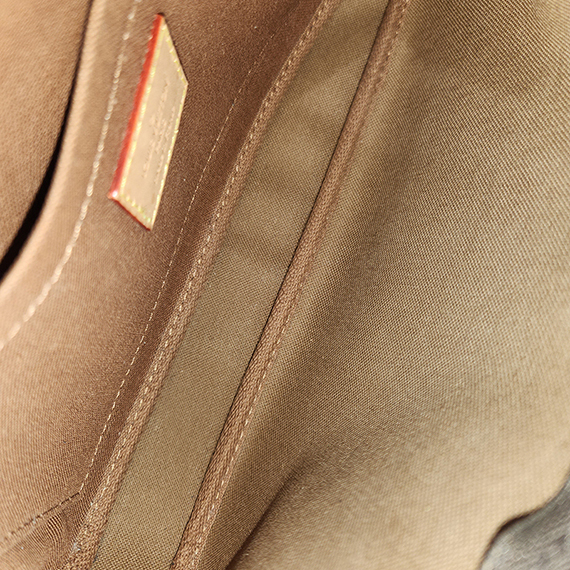 루이비통 멀티 포쉐트 악세수아 라이트 핑크 크로스백 내장칩 M44840