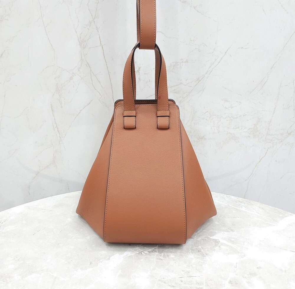 [럭스유] 로에베 스몰 해먹 백 클래식 카프스킨 0010110567