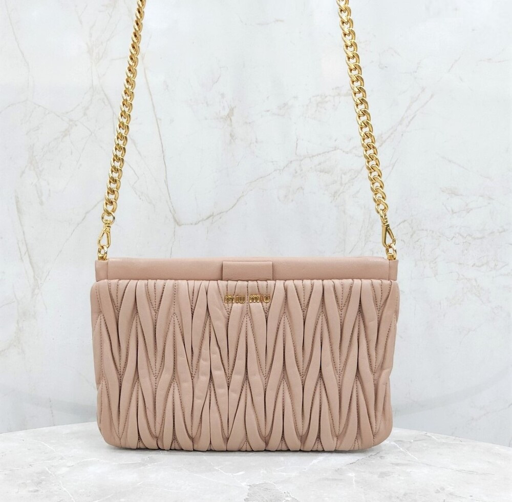 [럭스유] 미우미우 마테라쎄 금장 나파 클러치 체인 크로스백