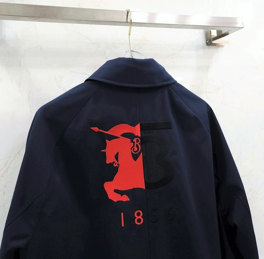 [럭스유] (새상품) 46 / 버버리 토마스 리미티드 TB자수 로고 트렌치코트