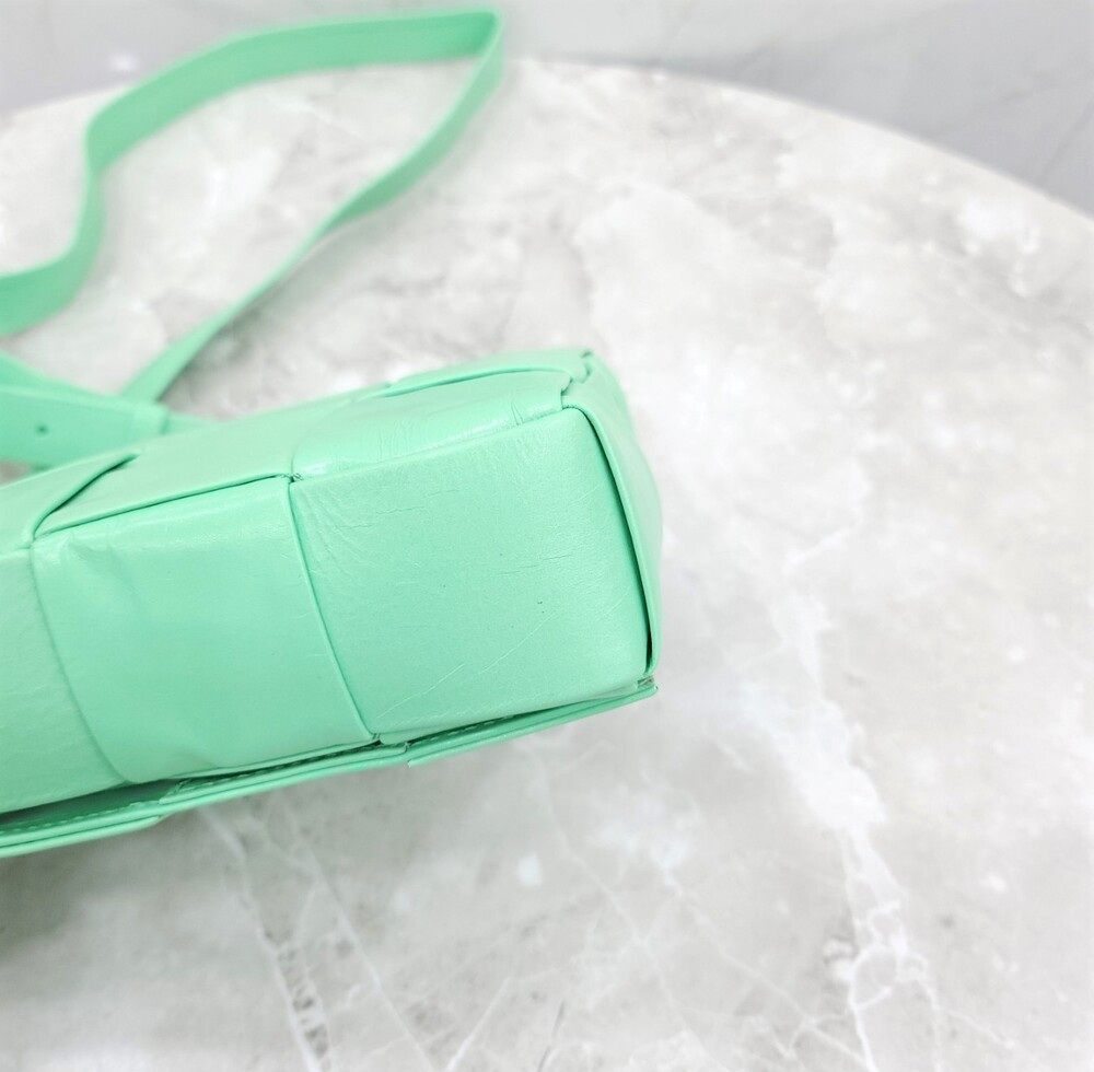 [럭스유] 보테가베네타 스몰 카세트 크로스바디 백 667298