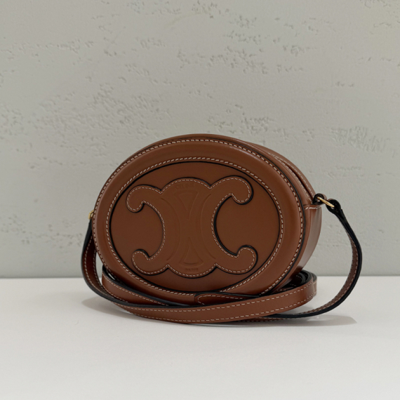 셀린느 트리옹프 오벌 펄스 미니 크로스백 10I703DPQ