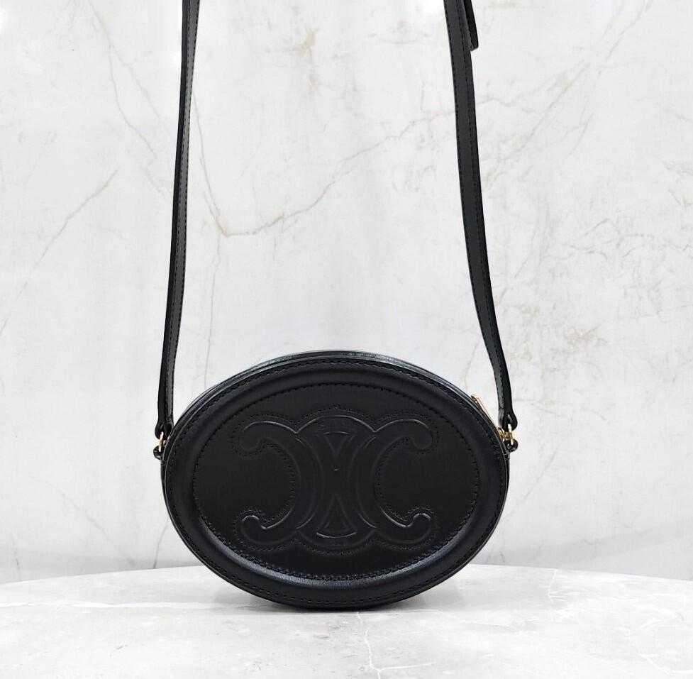 [럭스유] 셀린느 퀴르 트리오페 오벌 펄스 숄더백 10I703DPQ