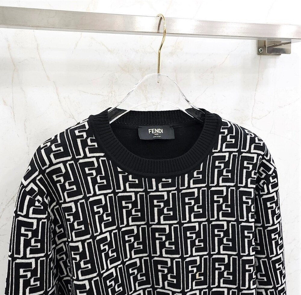 [럭스유] 52 / 펜디 FF 로고 라운드 울 니트 블랙 FZX009