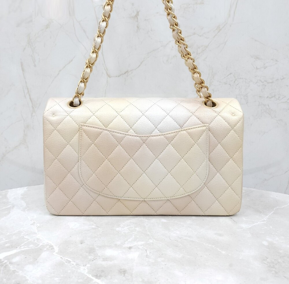 [럭스유] 샤넬 클래식 미디움 플랩백 신형내장칩