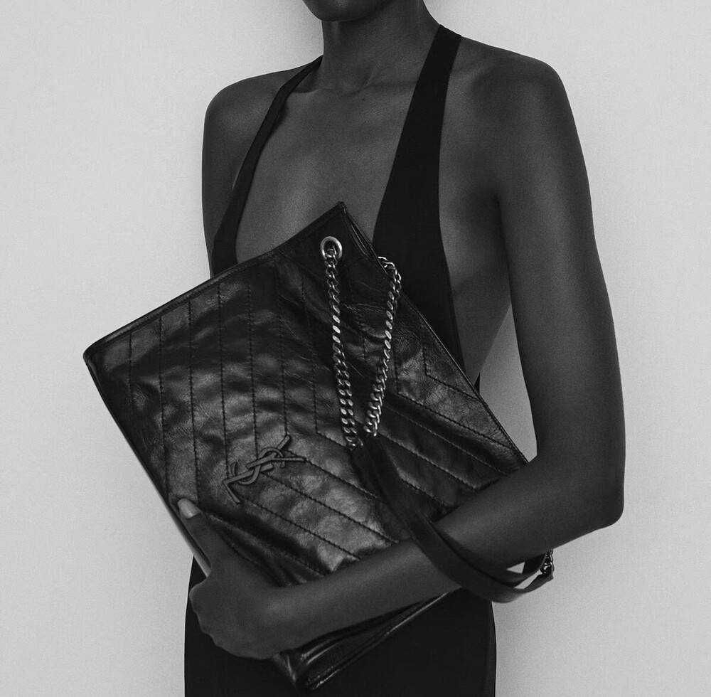 [럭스유] 생로랑 니키 레더 쇼핑백 블랙 577999