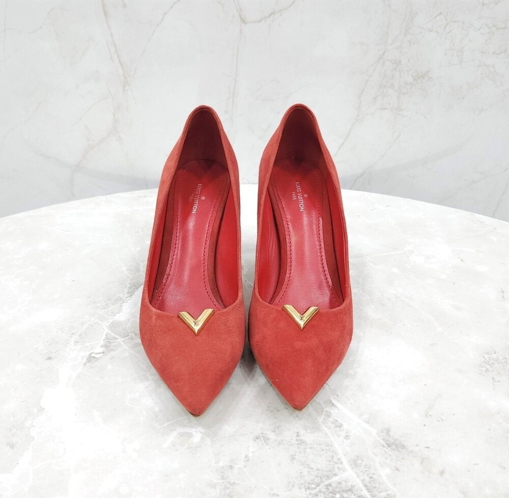 [럭스유] 37.5 / 루이비통 레드 V로고 스웨이드 하이힐