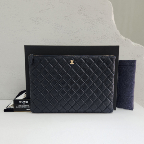 샤넬 클래식 캐비어 샴페인골드 네이비 클러치백 28번대 A82552