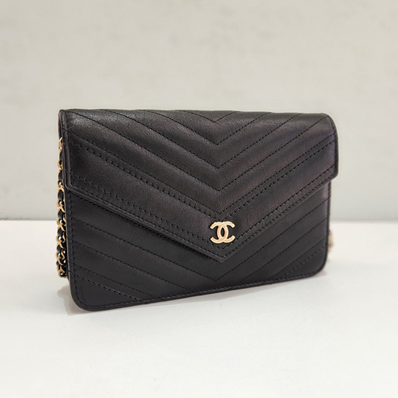 샤넬 쉐브론 WOC 미니 크로스백 26번대 A84350