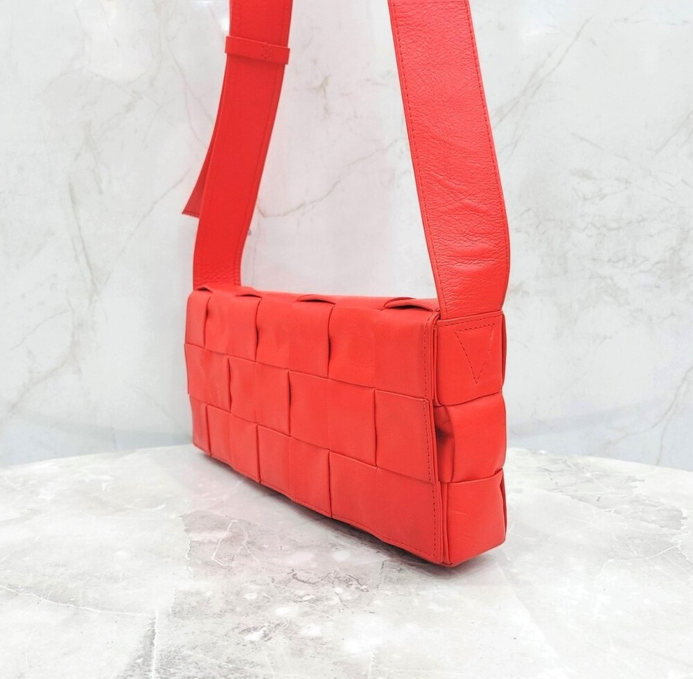 [럭스유] 보테가베네타 레드 인트레치아토 위빙 스트레치 카세트백