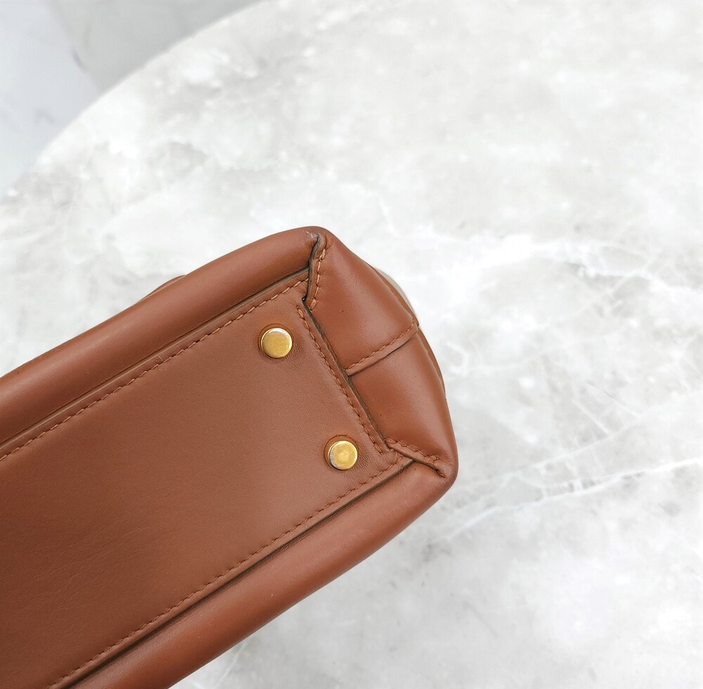 [럭스유] 보테가베네타 미니 아르코 레더 토트백 575943