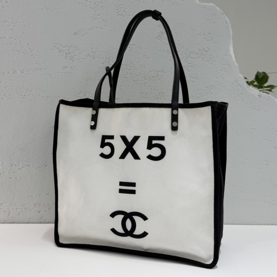 샤넬 CC로고 캔버스 화이트 블랙 토트백 20번대 A92884