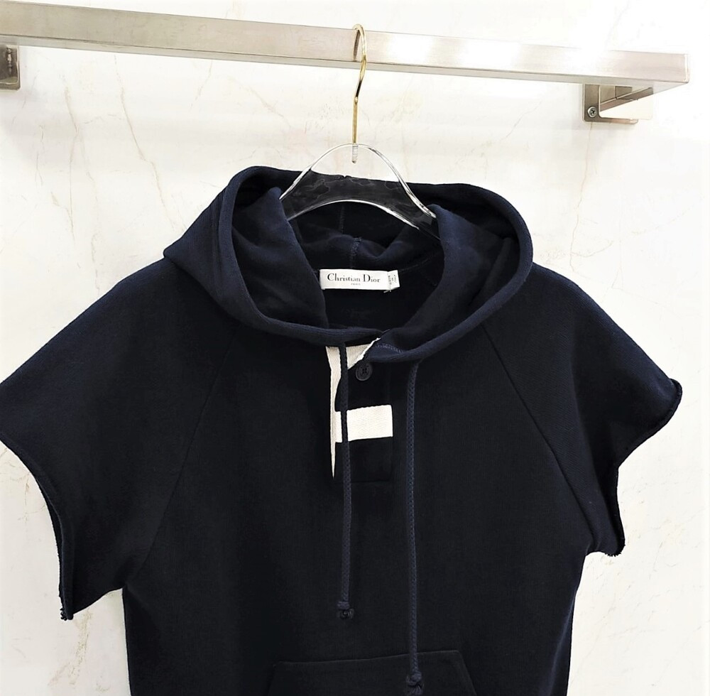 [럭스유] 36 / 디올 숏 슬리브리스 후드 스웨트셔츠 423S25A4117