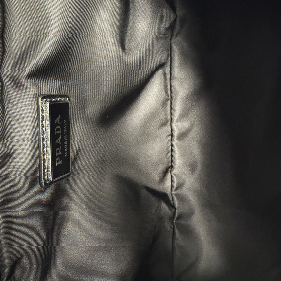 프라다 바이커백 스몰 리나일론 사피아노 크로스백 25년 제품 2VH171