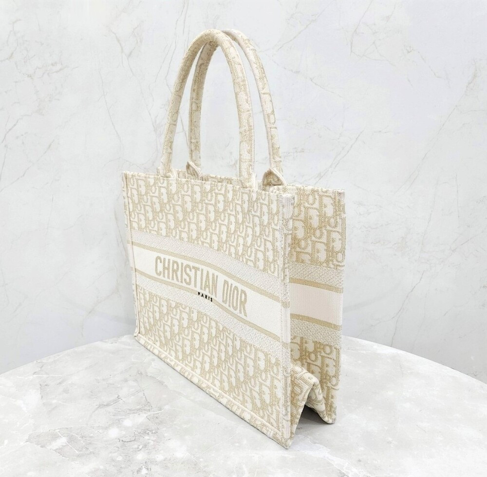 [럭스유] 디올 오블리크 북토트 미디엄 백 화이트 골드 M1296ZTQR_M981