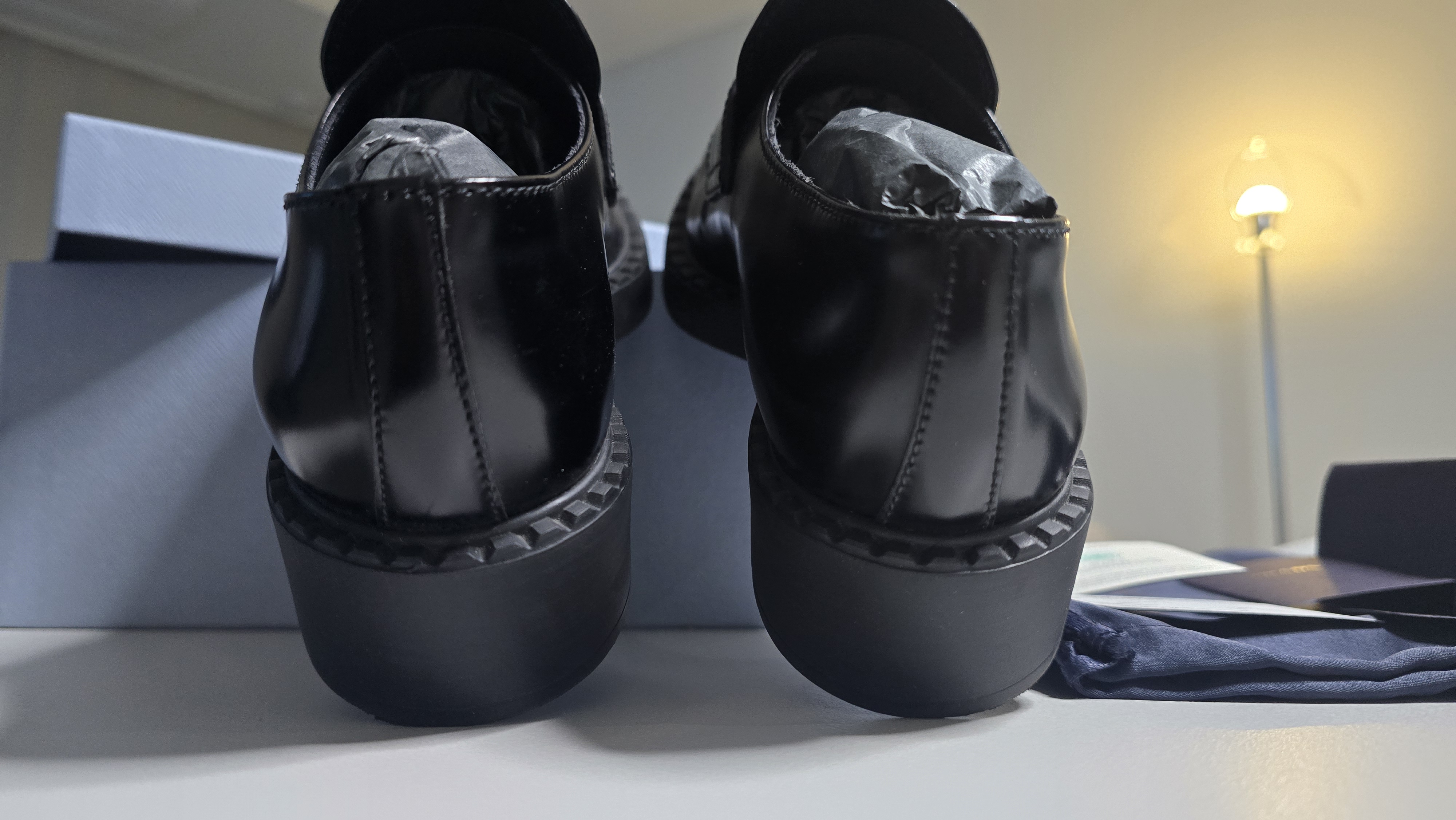 프라다 브러시드 로퍼 34.5