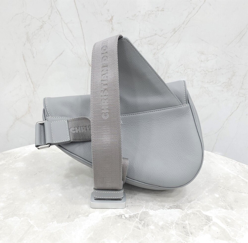 [럭스유] (새상품) 디올 1947 스티치 그레이 그레인 새들백