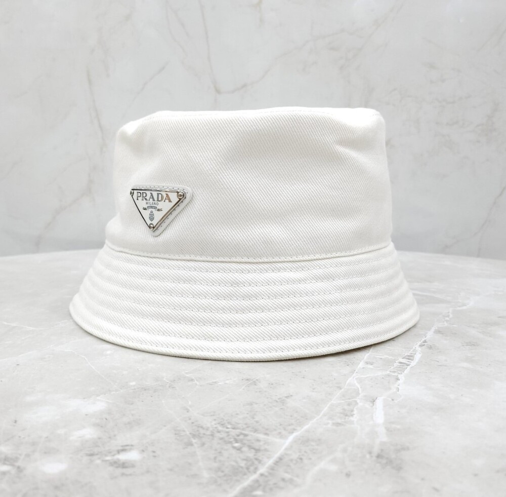 [럭스유] 프라다 화이트 삼각로고 리나일론 버킷햇 L  2HC137