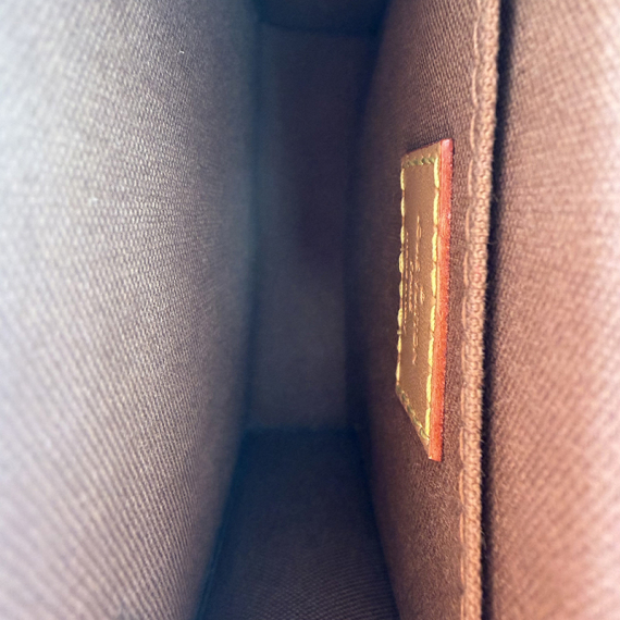 루이비통 쁘띠 삭 플라 토트백 23년 내장칩 M81295