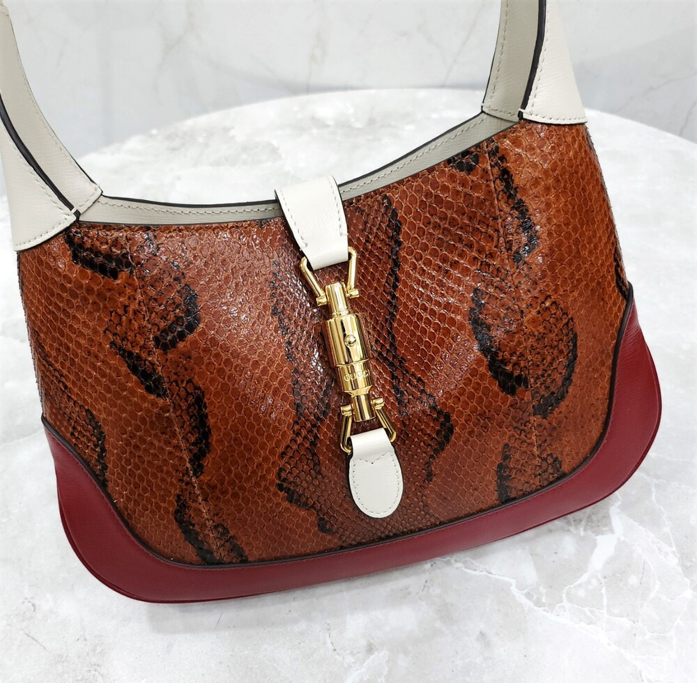 [럭스유] (새상품) 구찌 재키 1961 스몰 파이썬 백 636706