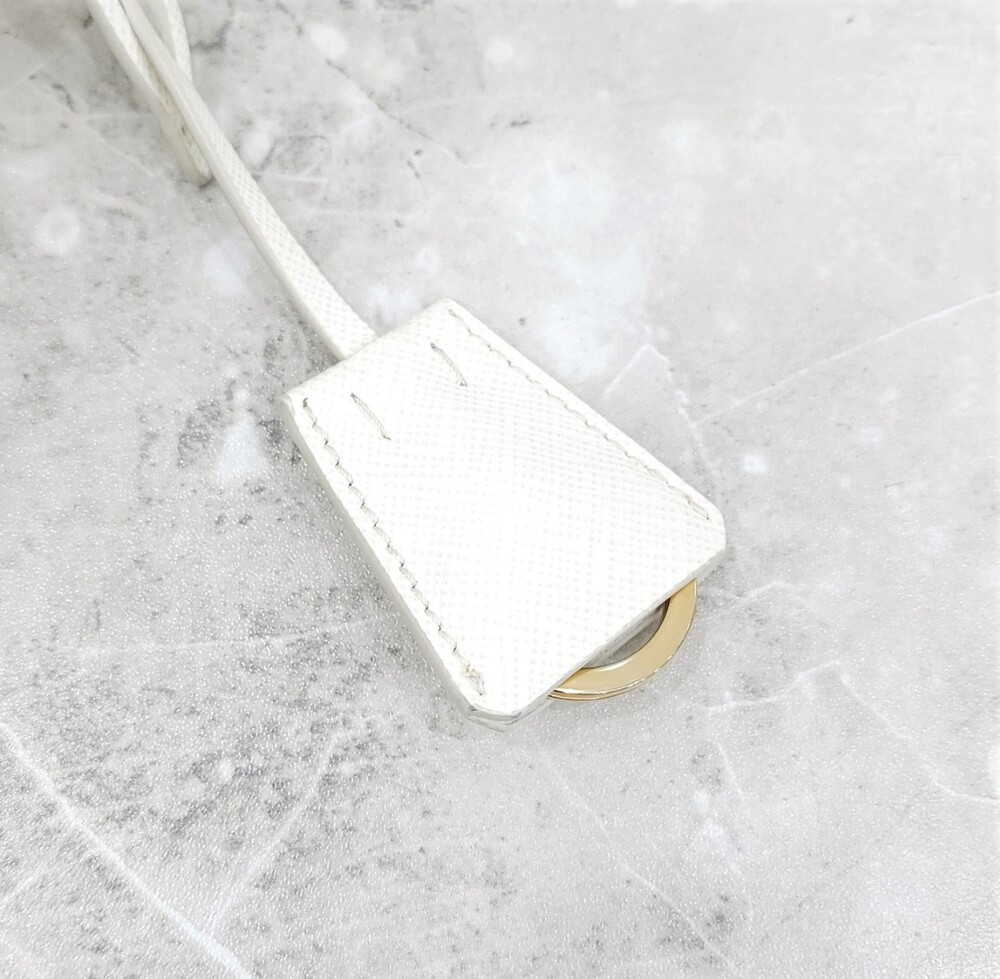 [럭스유] 프라다 화이트 사피아노 레더 미니 크로스백 1BA358