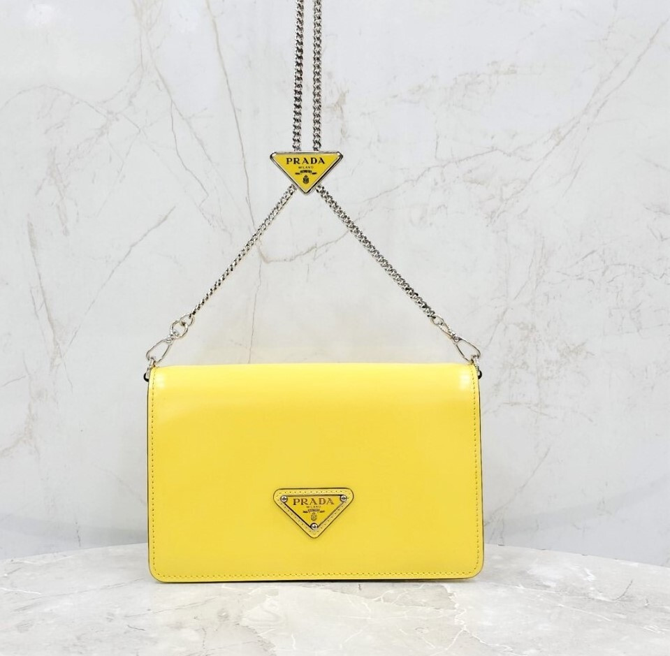 [럭스유] 프라다 옐로우 브러쉬드 레더 숄더백